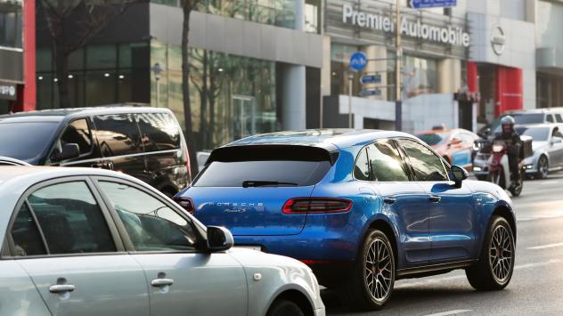 Дизелови автомобили се движат по пътищата на Сеул, Южна Корея Снимка: SeongJoon Cho/Bloomberg