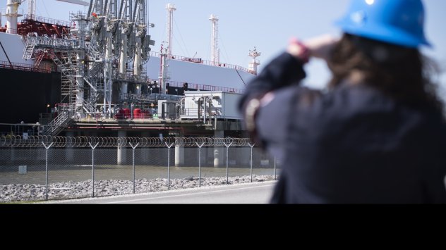 Доставчиците на втечнен природен газ LNG искат от клиентите да