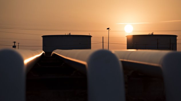 Петролът поевтинява заедно с други финансови активи и суровини малко