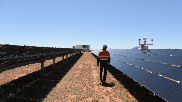 Соларният парк Broken Hill, управляван от AGL Energy Ltd., конструиран от First Solar Inc., Австралия. Снимка: Carla Gottgens/Bloomberg