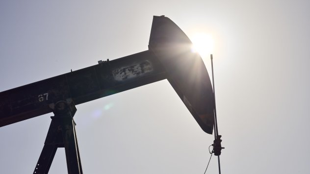 Петролът се насочи към втори седмичен ръст тъй като оптимизмът