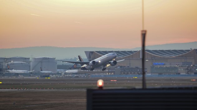 Авиокомпанията Lufthansa AG не очаква нормализиране на полетите преди следващата