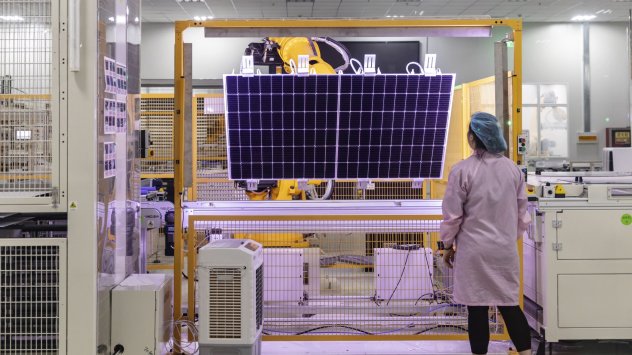 Икономиката на Китай се сви рязко през второто тримесечие подчертавайки