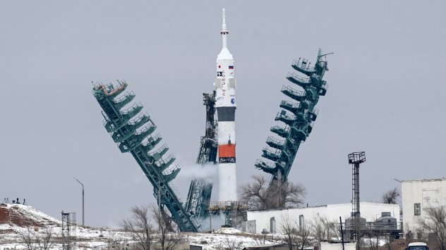 Руската ракета "Союз" от десетилетия извежда хора и товари в