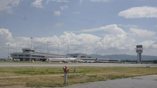 Терминал 2 на летище София и кулата. София. 11 май 2018. Снимка: Bloomberg TV Bulgaria