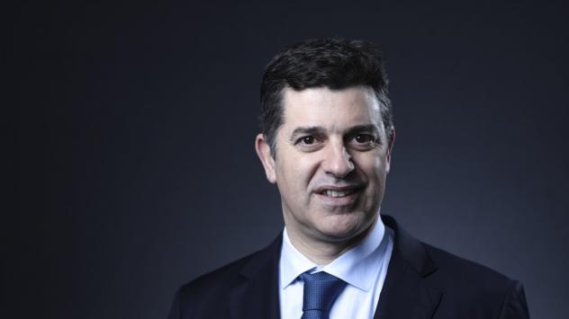 Мануел Калдейра Кабрал, португалският министър на икономиката позира за снимка след интервю пред телевизия Bloomberg на първия ден от Световния икономически форум в Давос, Швейцария, 23 януари 2018. Снимка: Simon Dawson/Bloomberg