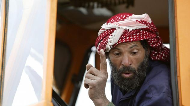 Шофьор на границата между Ирак и Йордания. снимка: Peter Foley/Bloomberg News