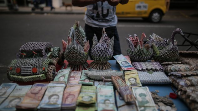 Венецуелският боливар след години на мъчителни безмилостни спадове които го