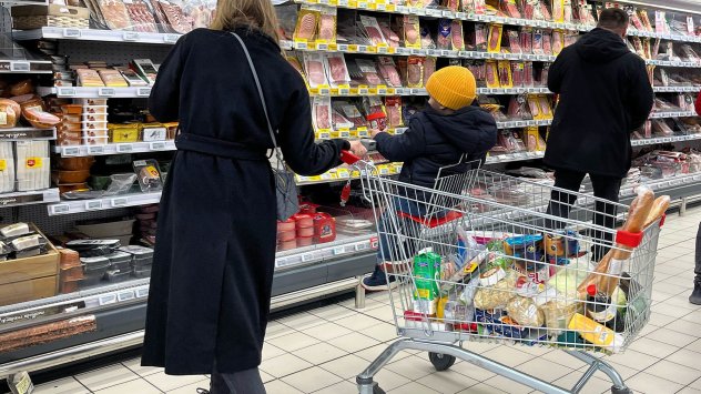 Докато руснаците отново се обърнаха към паническото купуване на стоки