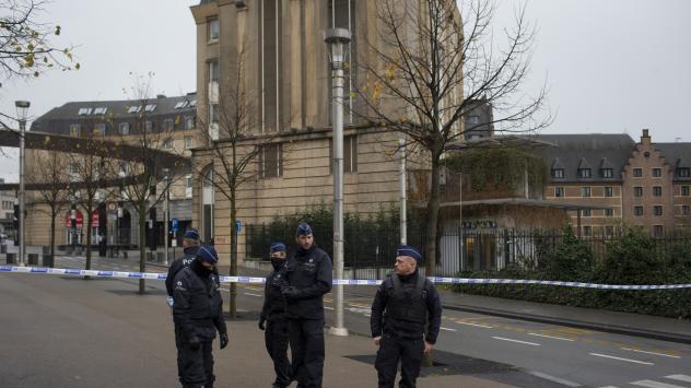 Полицаи пред хотел Хилтън в Брюксел. Снимка: Jasper Juinen/Bloomberg