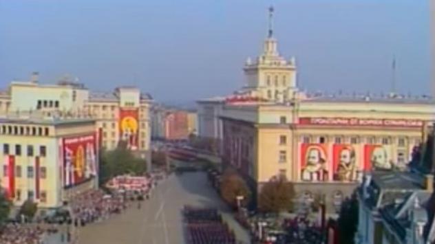 Кадър от военен парад през 1983. Кадър YouTube