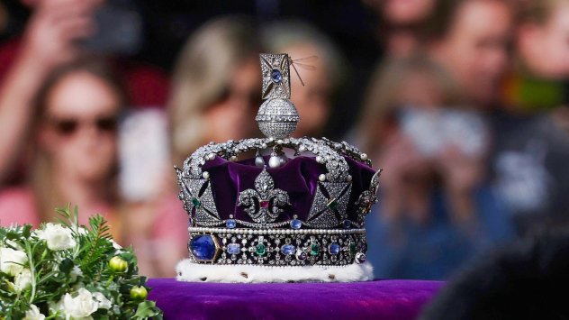 Смъртта на кралица Елизабет II и възкачването на нейния син