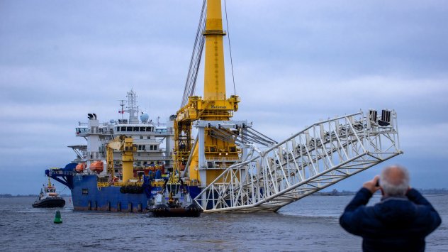 Както пише Иън Флеминг британският автор създал Джеймс Бонд Веднъж