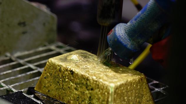 Златно кюлче от мината Мънгари, Австралия, снимка: Carla Gottgens/Bloomberg