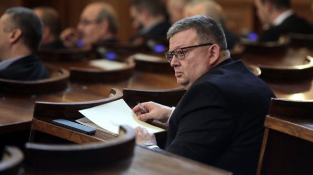 Председателят на Антикорупционната комисия КПКОНПИ Сотир Цацаров напуска предсрочно поста