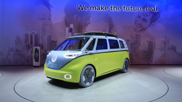 Volkswagen ще покаже производствена версия на дългоочаквания си ID Buzz електрическа