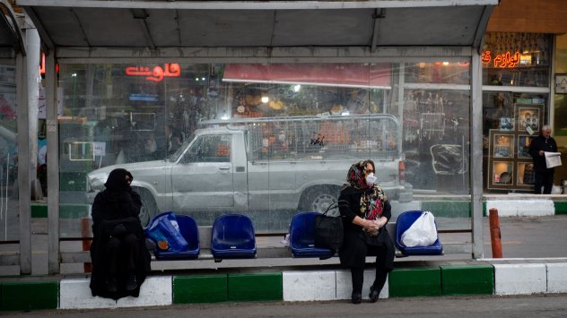 През последните дни бяло-зелените патрулни микробуси, използвани от иранската нравствена
