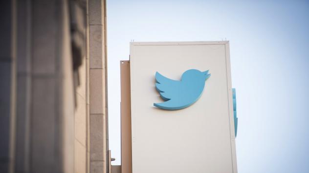 Логото на The Twitter Inc. на главната сграда на компанията в Сан Франциско. Снимка: David Paul Morris/Bloomberg