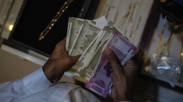 Трейдърите които следят валути намаляват негативните си прогнози си за