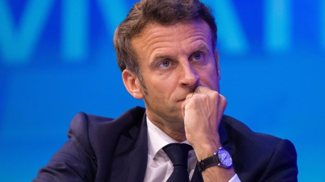 Френският президент Еманюел Макрон и неговите приближени възприеха апокалиптичен тон