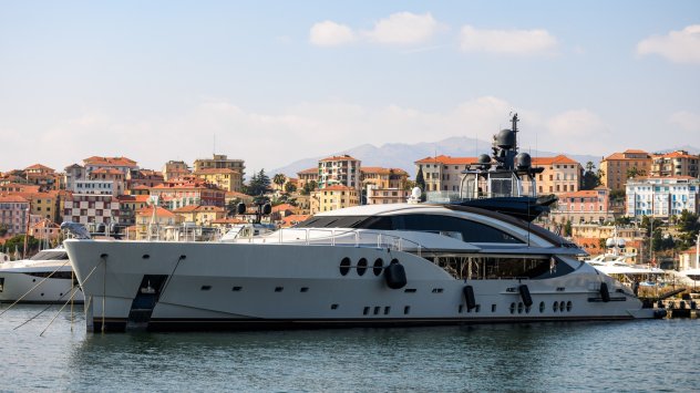 Ако погледнете картата ще видите че Кипър е едва забележим