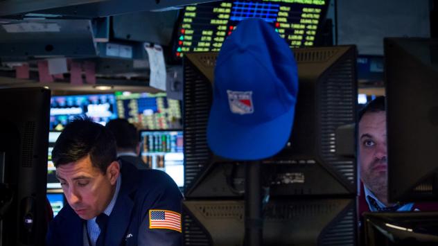 Трейдъри на NYSE, 18 април 2016.  Photographer: Michael Nagle/Bloomberg