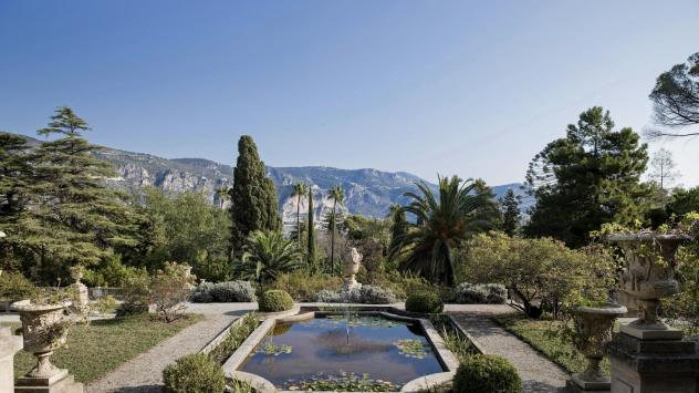 Лукозен имот с басейн за продажба. Снимка:Marlene Awaad/Bloomberg