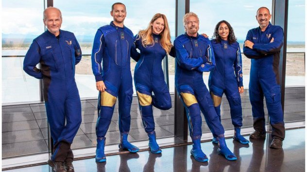 Екипажът на първия полет на Virgin Galactic. Снимка: Virgin Galactic