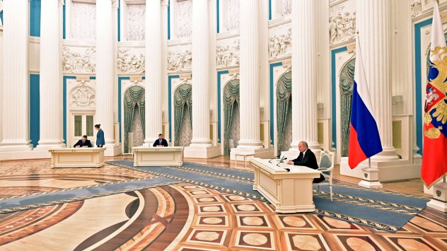 Руският президент Владимир Путин повиши напрежението около Украйна като обяви