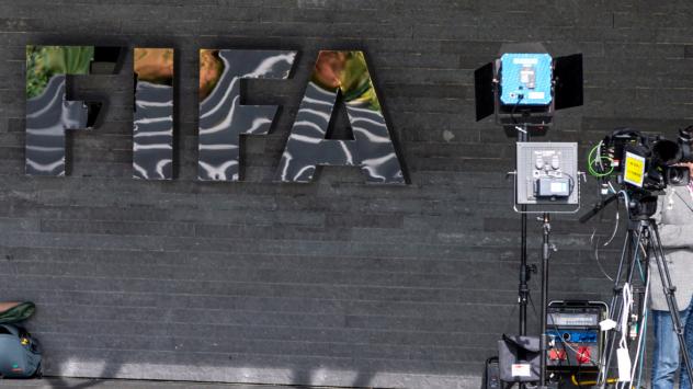 Пред седалището FIFA на 25 септември 2015, когато Швейцария започна разследване срещу Сеп Блатер. Снимка: Alessandro Della Bella/Bloomberg