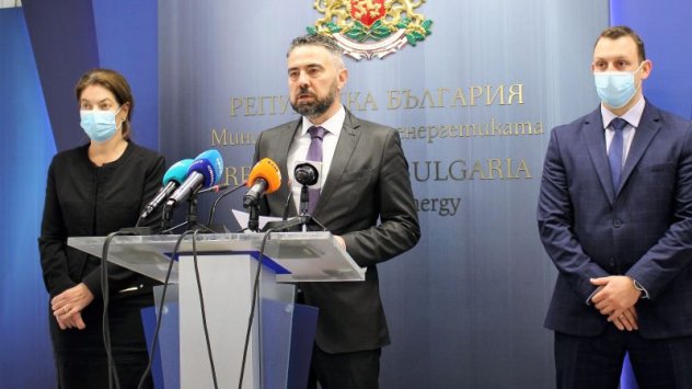 Той допълни че са подписани 44 договора до момента като