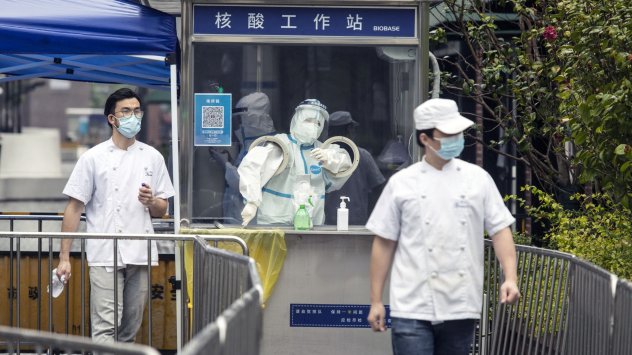 Икономическата активност в Китай се сви рязко през април тъй