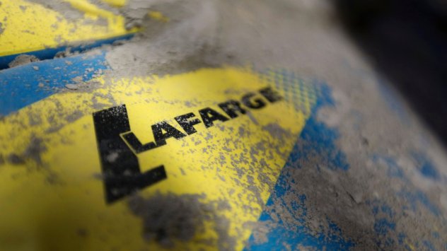 Френската циментова компания Lafarge SA се призна за виновна във