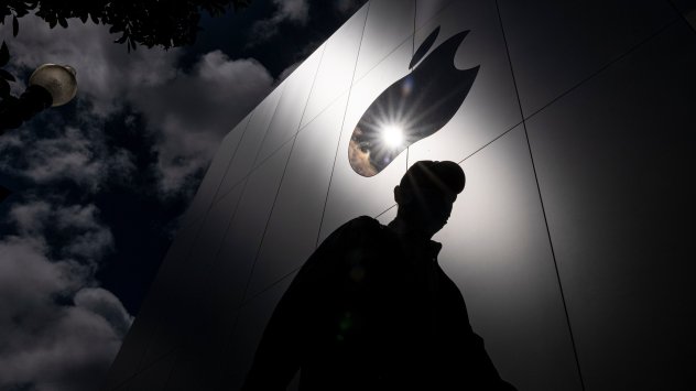 Apple Inc стана първата публично търгувана компания на стойност 3