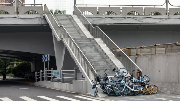 Държавните финанси на Китай се влошиха чувствително през април с