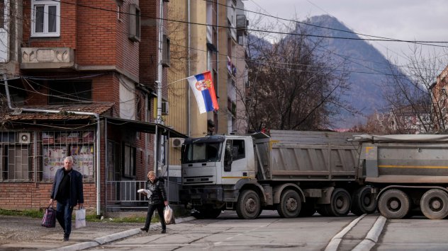 Сърбите в Косово се съгласиха да премахнат барикадите по пътищата,