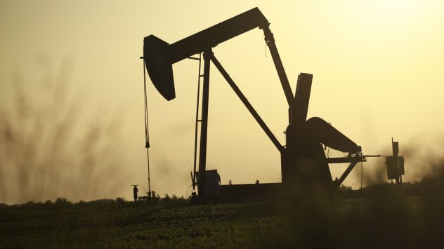 Цената на петрола намалява за 3 та поредна сесия а задълбочаващото