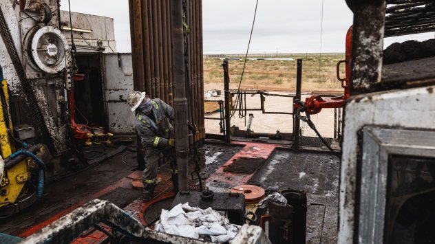 Цената на петрола се понижи тъй като рисковете за търсенето