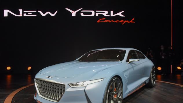 Концептуалният автомобил на Hyundai Genesis на автомобилното изложение в Ню Йорк. Снимка: Ron Antonelli/Bloomberg