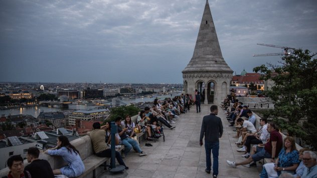 С покачването на цените 24 годишната Ноеми Тури пoиска от работодателя