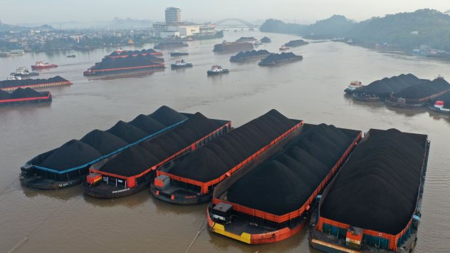 Индонезия забрани износа на въглища през януари поради опасения че