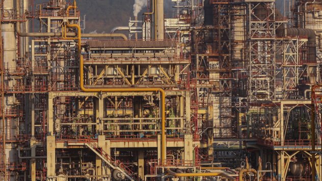 Цените на петрола се понижиха в началото на търговията в