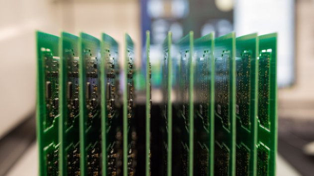 Натрупват се признаци че спадът в технологичния сектор може да