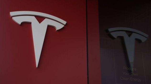 Tesla Inc продаде значителна част от своите биткойни инвестиция която