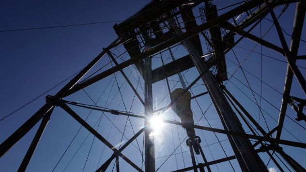 Глобалните доставки на дизел намаляват защото рафинериите изостават от бързото