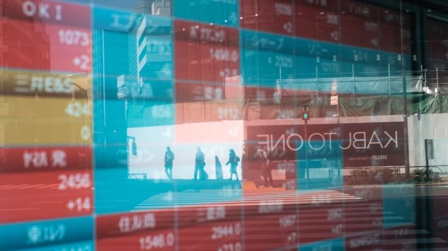 Акциите продължиха спада си в Азия а доларът се повиши