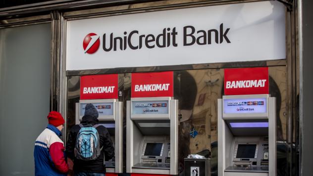 Банкомати на UniCredit в Чехия Снимка: Martin Divisek/Bloomberg