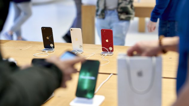 Apple Inc проучва възможността за доставка на чипове памет за