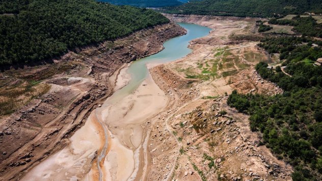 Реките по света изчезват Каналите са празни Резервоарите са покрити