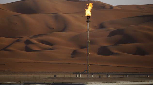 Петролът поевтиня до $113 за барел след съобщения, че Саудитска